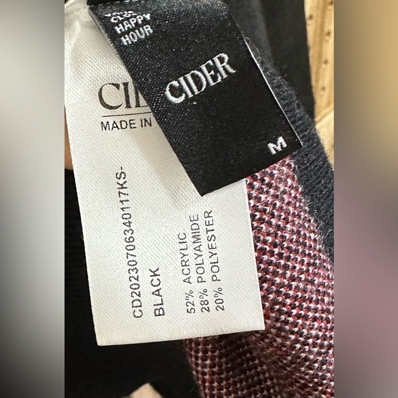 EUC ROUND NECKLINE PUPPY HEART
KNITTED SWEATER FOR BLACK DOG KNIT - Picture 6 of 6